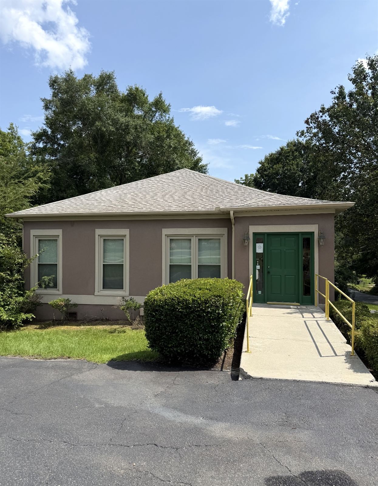 Office building with a clean bright roof and fresh exterior after washing in Columbus, GA